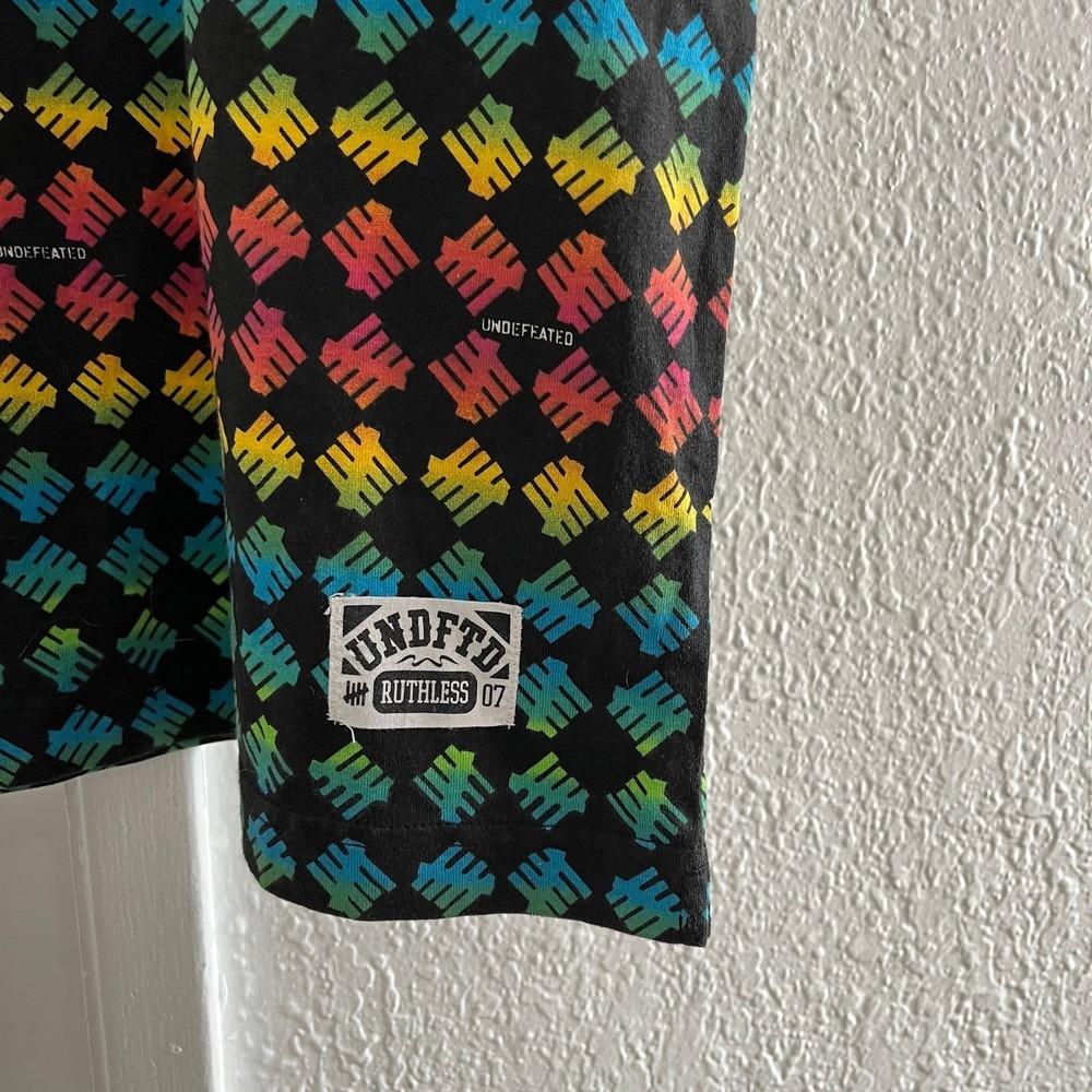 Undefeated Ruthless 07 All Over Print Shirt Mens Medium AOP Rainbow - Picture 3 of 7